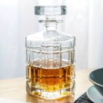 carafe à whisky en verre pleine