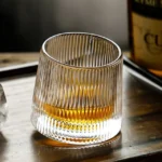 Verre à whisky rotatif rayure