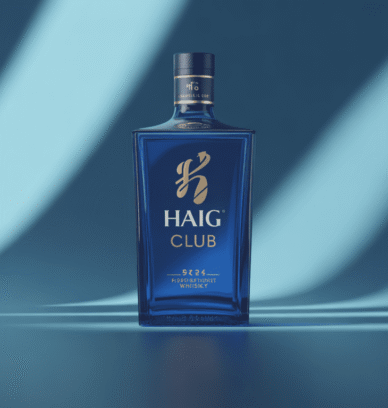 Bouteille de whisky Haig Club carrée bleue sur fond élégant